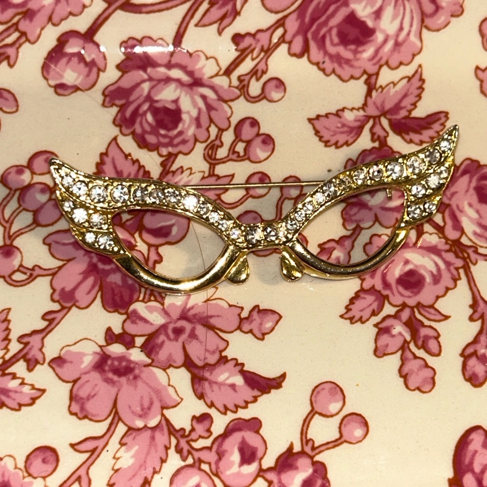Elegant Gold and Crystal Cat Eye Glasses Brooch